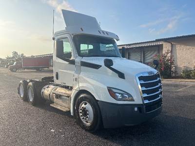 Freightliner Cascadia 126 Day Cab Truck - 435HP, 12 Speed Automatic