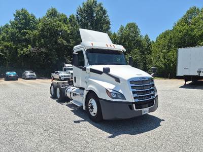 Freightliner Cascadia 126 Day Cab Truck - 435HP, 12 Speed Automatic