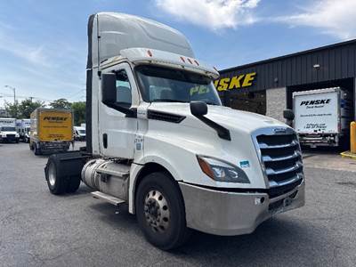 Freightliner Cascadia 126 Single Axle Day Cab Truck - 410HP, 12 Speed Automatic