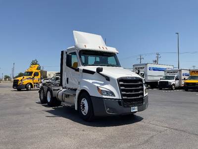 Freightliner Cascadia 126 Day Cab Truck - 435HP, 12 Speed Automatic