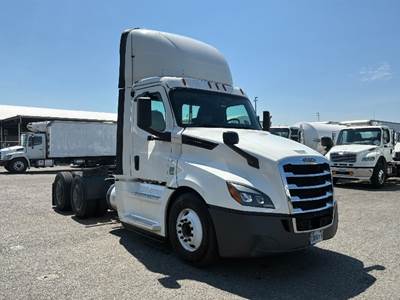 Freightliner Cascadia 126 Day Cab Truck - 450HP, 12 Speed Automatic