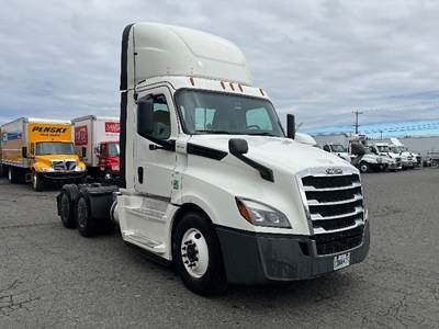 Freightliner Cascadia 126 Day Cab Truck - 450HP, 10 Speed Manual