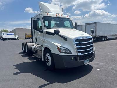 Freightliner T12664ST Day Cab Truck - 435HP, 12 Speed Automatic