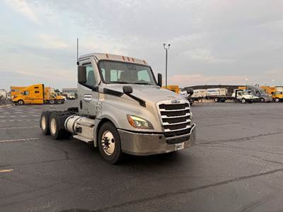 Freightliner Cascadia 126 Day Cab Truck - 435HP, 10 Speed Manual