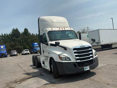 Freightliner Cascadia 126 Day Cab Truck - 435HP, 12 Speed Automatic