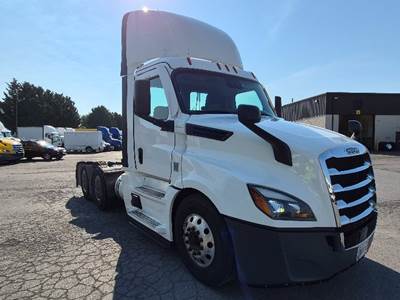 Freightliner Cascadia 126 Day Cab Truck - 435HP, 12 Speed Automatic