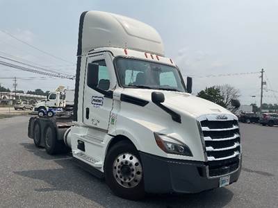 Freightliner Cascadia 126 Day Cab Truck - 450HP, 12 Speed Automatic