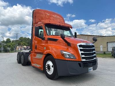 Freightliner Cascadia 126 Day Cab Truck - 400HP, 12 Speed Automatic