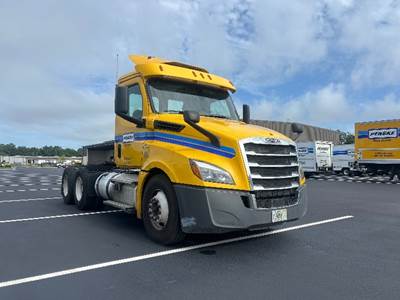 Freightliner Cascadia 126 Day Cab Truck - 435HP, 12 Speed Automatic