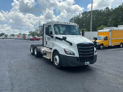 Freightliner Cascadia 126 Day Cab Truck - 455HP, 12 Speed Automatic