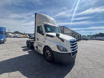Freightliner Cascadia 126 Day Cab Truck - 435HP, 12 Speed Automatic