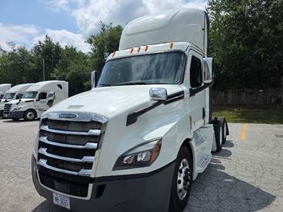 Freightliner Cascadia 126 Day Cab Truck - 435HP, 12 Speed Automatic