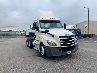 Freightliner Cascadia 126 Day Cab Truck - 435HP, 12 Speed Automatic