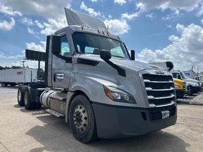 Freightliner Cascadia 126 Day Cab Truck - 455HP, 12 Speed Automatic