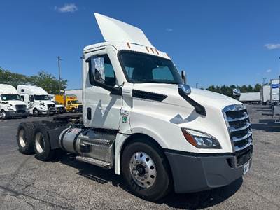 Freightliner Cascadia 126 Day Cab Truck - 450HP, 12 Speed Automatic