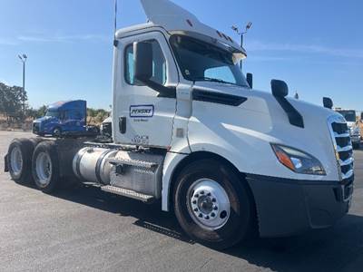 Freightliner Cascadia 126 Day Cab Truck - 435HP, 12 Speed Automatic