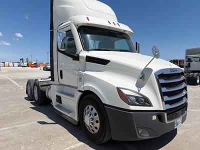 Freightliner Cascadia 126 Day Cab Truck - 505HP, 12 Speed Automatic