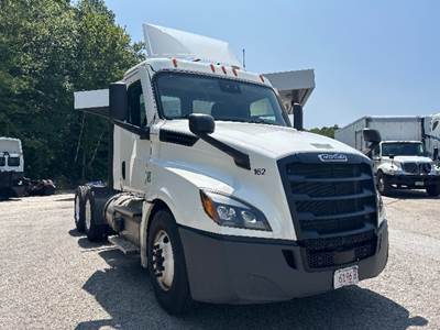 Freightliner Cascadia 126 Day Cab Truck - 435HP, 12 Speed Automatic