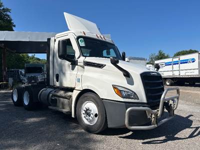 Freightliner Cascadia 126 Day Cab Truck - 435HP, 12 Speed Automatic