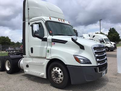 Freightliner Cascadia 126 Day Cab Truck - 435HP, 12 Speed Automatic