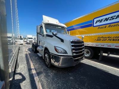 Freightliner Cascadia 126 Day Cab Truck - Cummins 450HP, 13 Speed Automatic