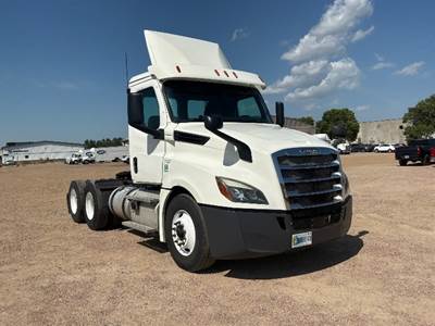 Freightliner Cascadia 126 Day Cab Truck - 435HP, 12 Speed Automatic