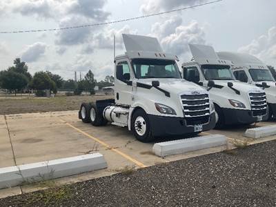 Freightliner Cascadia 126 Day Cab Truck - Cummins 400HP, 13 Speed Automatic