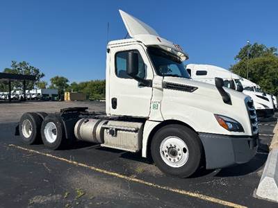 Freightliner Cascadia 126 Day Cab Truck - 435HP, 12 Speed Automatic