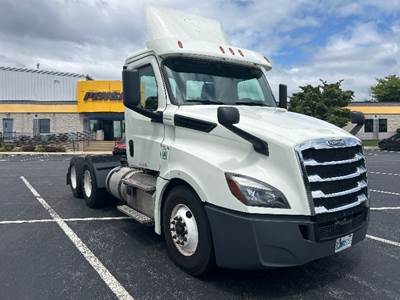 Freightliner Cascadia 126 Day Cab Truck - 435HP, 12 Speed Automatic