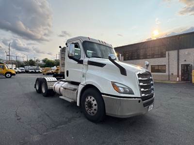 Freightliner Cascadia 126 Day Cab Truck - Cummins 500HP, 13 Speed Automatic
