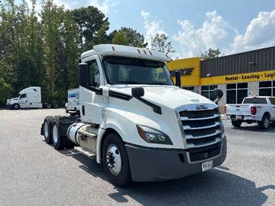 Freightliner Cascadia 126 Day Cab Truck - 435HP, 12 Speed Automatic