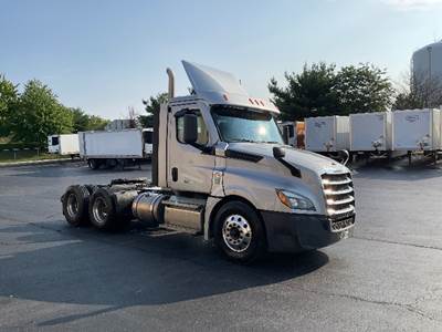 Freightliner Cascadia 126 Day Cab Truck - 435HP, 10 Speed Manual
