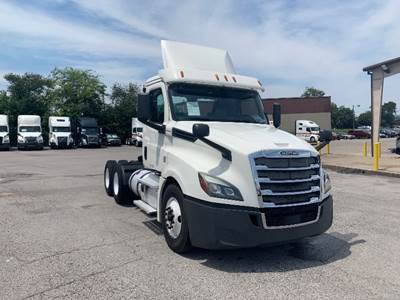 Freightliner Cascadia 126 Day Cab Truck - 435HP, 12 Speed Automatic