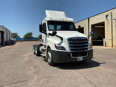 Freightliner Cascadia 126 Day Cab Truck - 435HP, 12 Speed Automatic