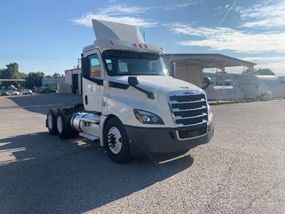 Freightliner Cascadia 126 Day Cab Truck - 435HP, 12 Speed Automatic