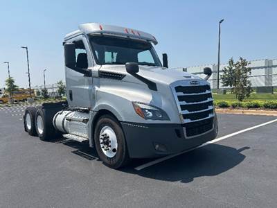 Freightliner Cascadia 126 Day Cab Truck - 455HP, 12 Speed Automatic