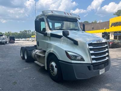 Freightliner Cascadia 126 Day Cab Truck - 435HP, 12 Speed Automatic