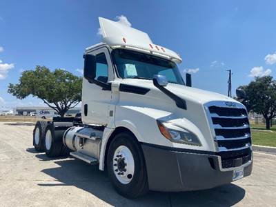 Freightliner Cascadia 126 Day Cab Truck - Cummins 400HP, 13 Speed Automatic
