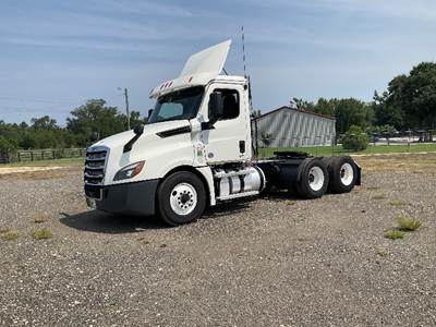 Freightliner Cascadia 126 Day Cab Truck - Cummins 400HP, 13 Speed Automatic