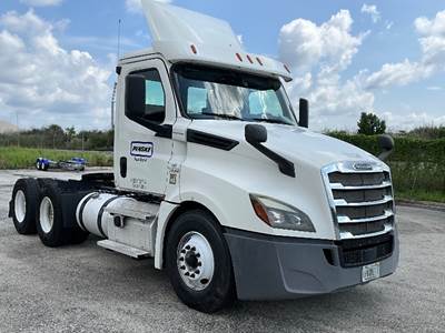 Freightliner Cascadia 126 Day Cab Truck - Cummins 400HP, 13 Speed Automatic