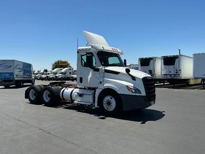 Freightliner Cascadia 126 Day Cab Truck - Cummins 400HP, 13 Speed Automatic