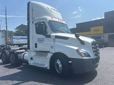 Freightliner Cascadia 126 Day Cab Truck - 455HP, 12 Speed Automatic
