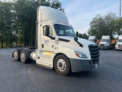 Freightliner Cascadia 126 Day Cab Truck - 455HP, 12 Speed Automatic