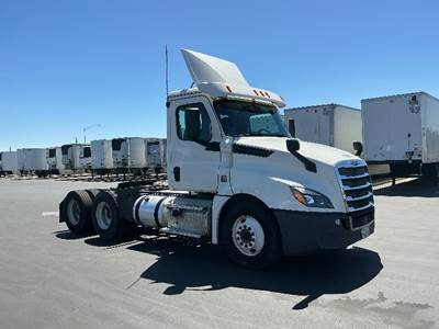 Freightliner Cascadia 126 Day Cab Truck - 435HP, 12 Speed Automatic