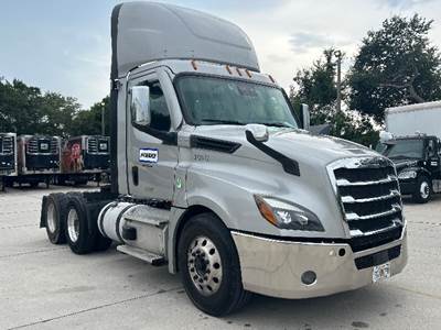 Freightliner Cascadia 126 Day Cab Truck - 450HP, 12 Speed Automatic