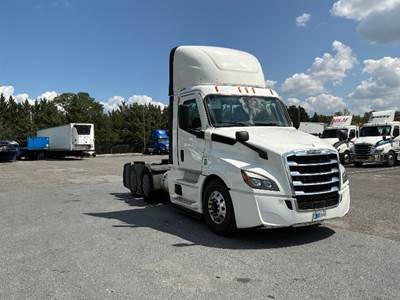 Freightliner Cascadia 126 Day Cab Truck - 435HP, 12 Speed Automatic