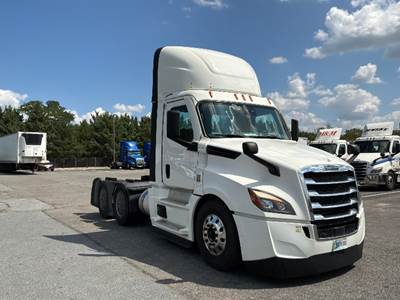 Freightliner Cascadia 126 Day Cab Truck - 435HP, 12 Speed Automatic