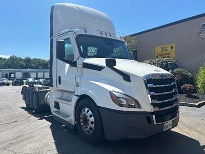 Freightliner Cascadia 126 Day Cab Truck - 450HP, 12 Speed Automatic