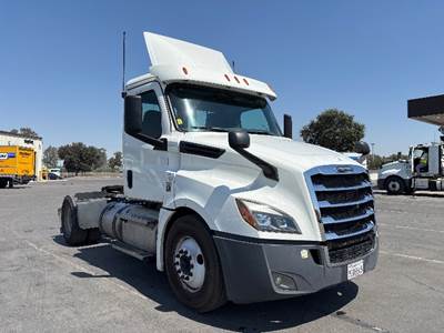 Freightliner Cascadia 126 Single Axle Day Cab Truck - 410HP, 12 Speed Automatic