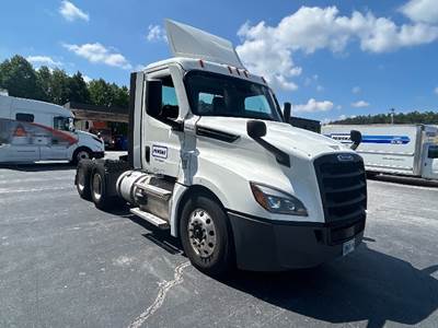 Freightliner Cascadia 126 Day Cab Truck - 435HP, 12 Speed Automatic